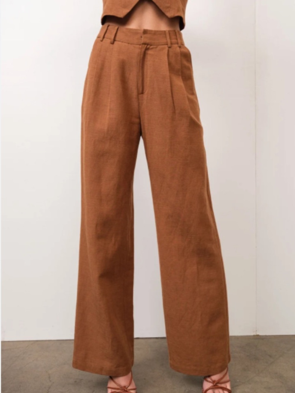 Reformation high waisted pleated brown trousers size 0